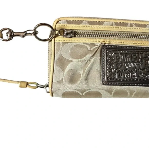 COACH Poppy Wallet - Picture 11 of 12